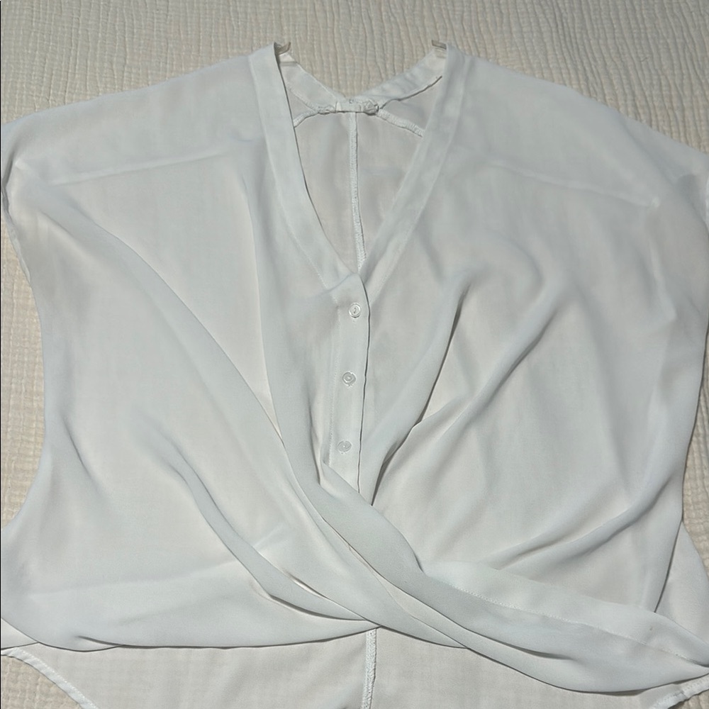VICI Collection White Short Sleeve Blouse